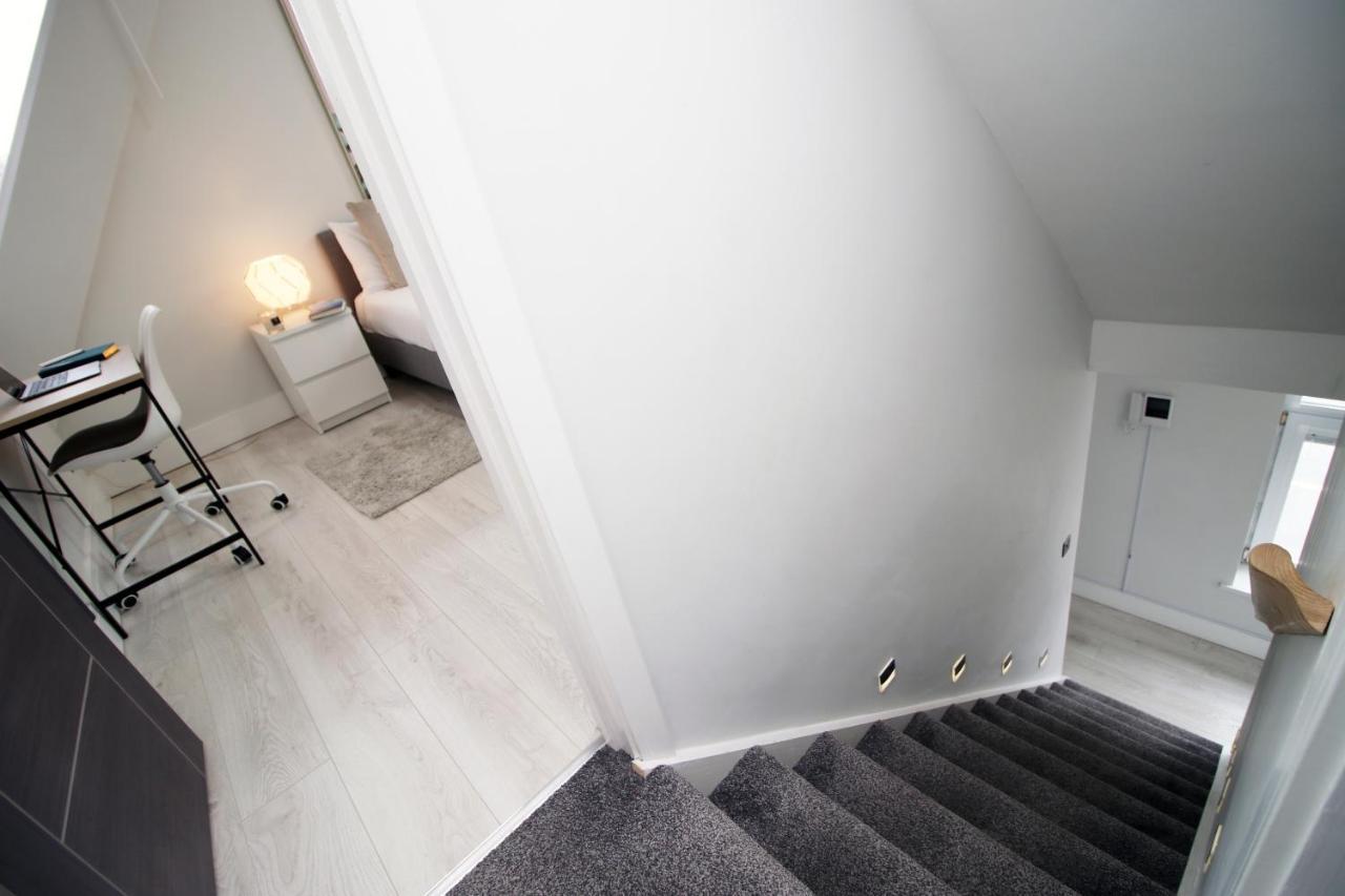 New 2 Bed Comfort - Functional - Secure - Private Cardiff Bagian luar foto